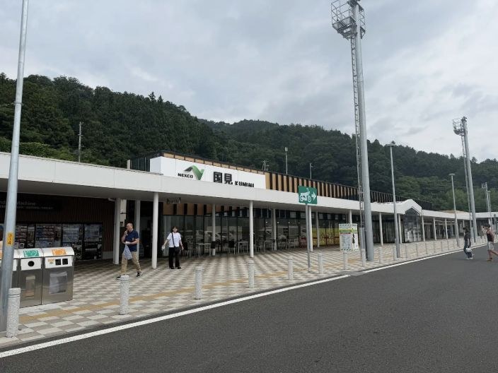 東北自動車道・国見サービスエリア下りの外観