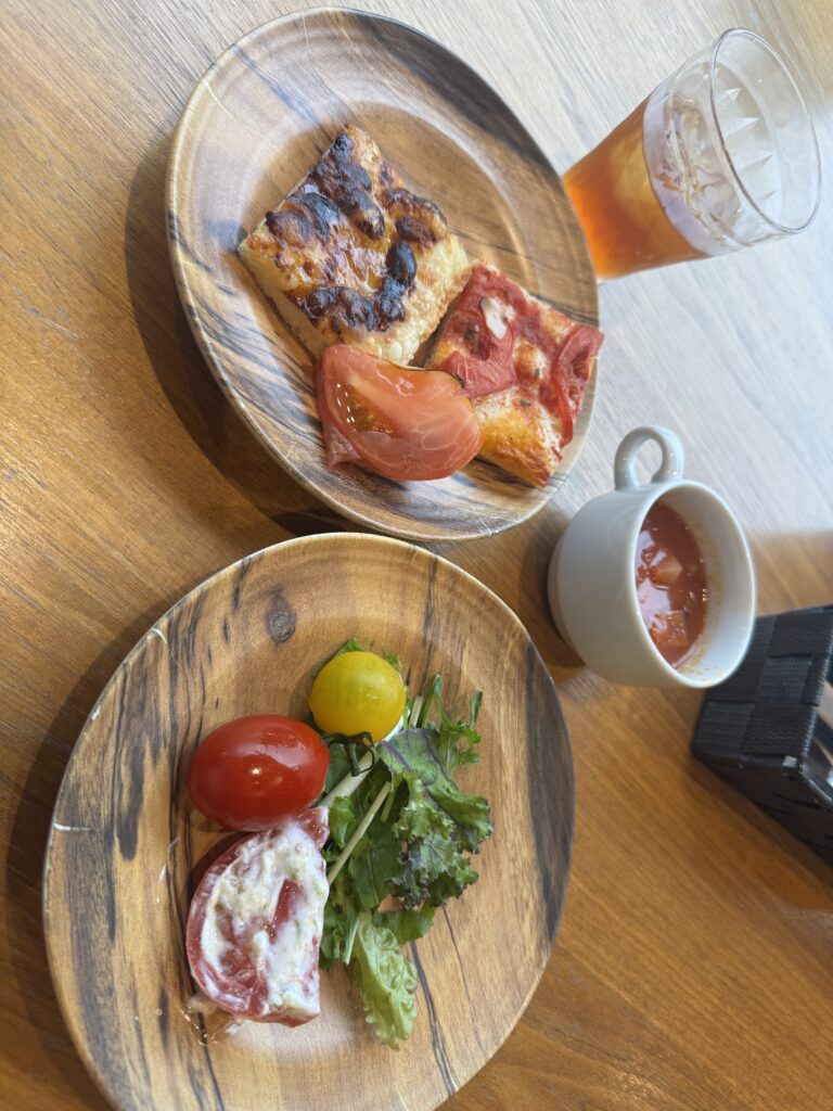 前菜ビュッフェのトマト料理や野菜料理
